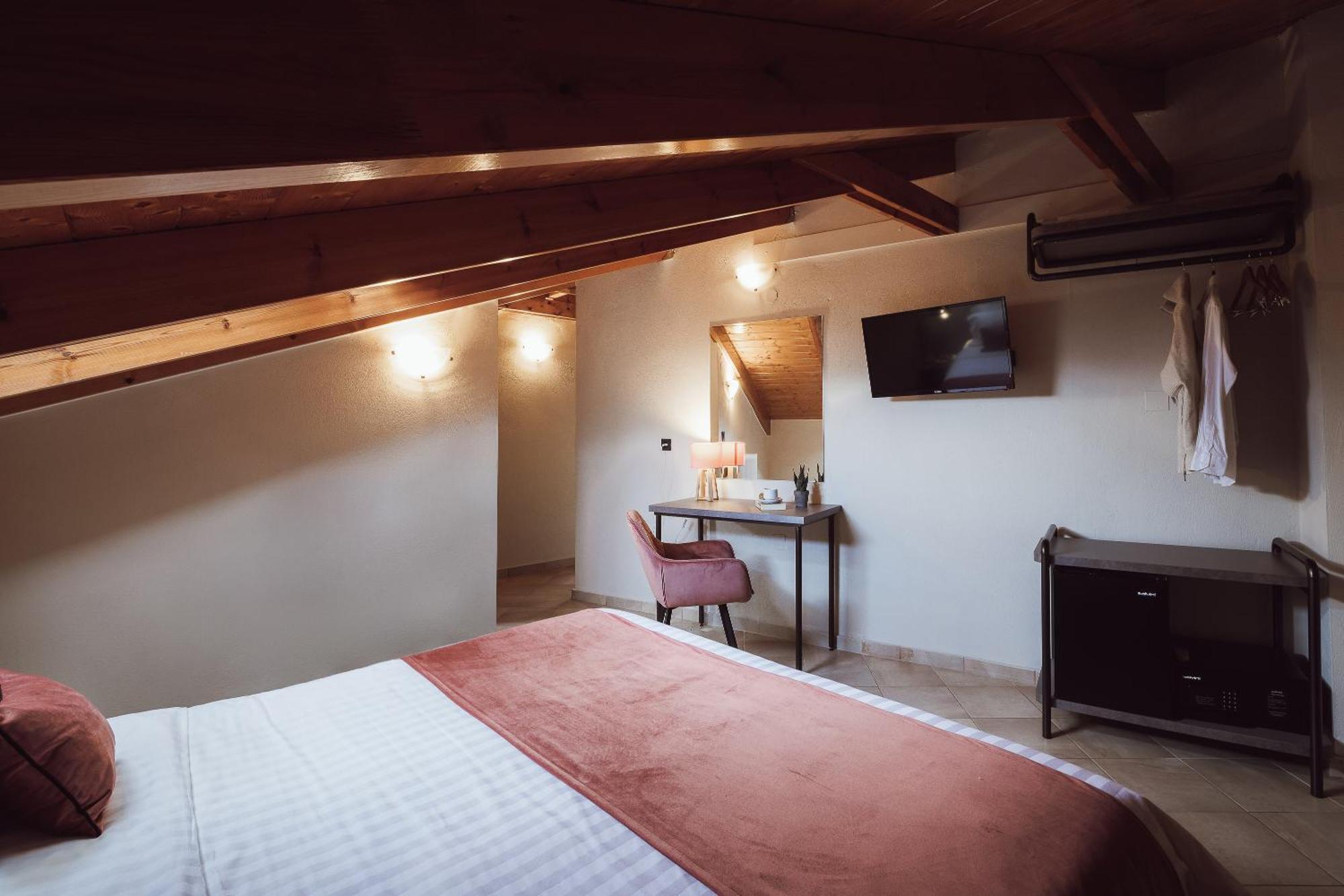 Akti Hotel ヨアニナ エクステリア 写真